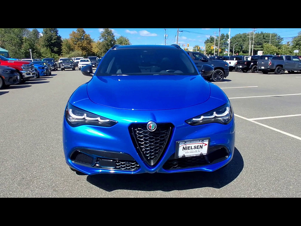 Used 2024 Alfa Romeo Stelvio Veloce AWD/4WD image 3
