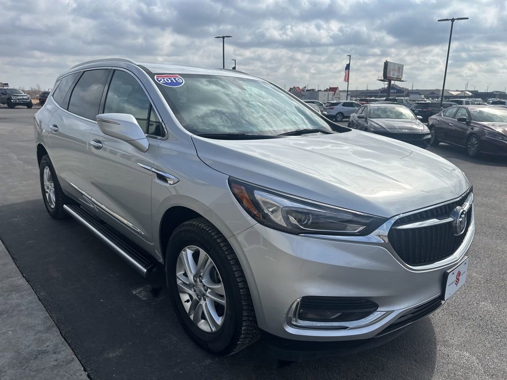Used 2019 Buick Enclave Essence image 3