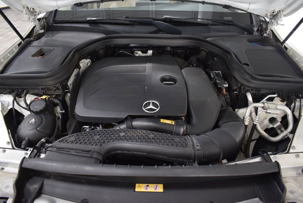 Used 2021 Mercedes-Benz GLC 300 4MATIC w/ Premium Package image 38