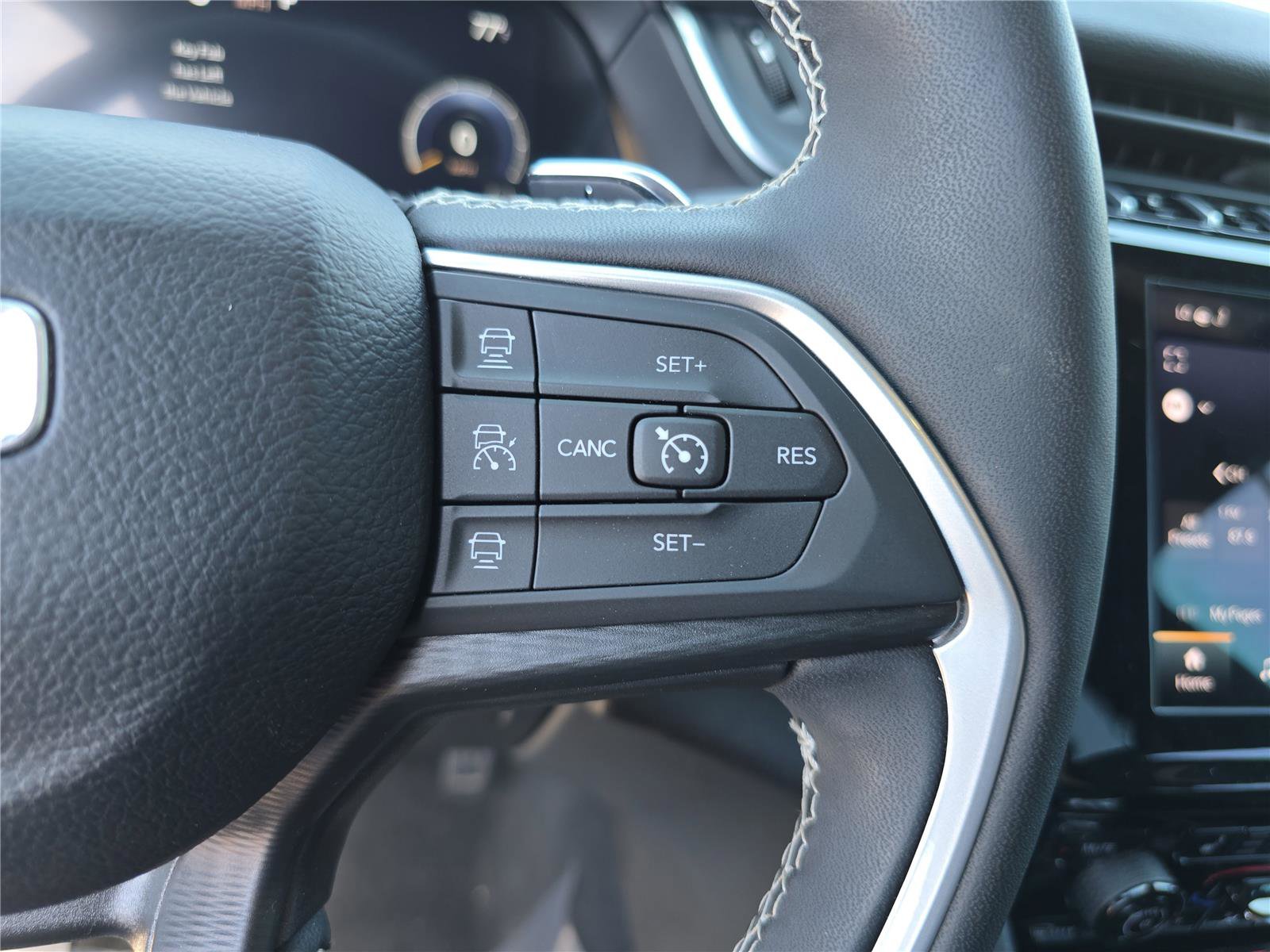 Used 2024 Jeep Grand Cherokee Altitude image 31