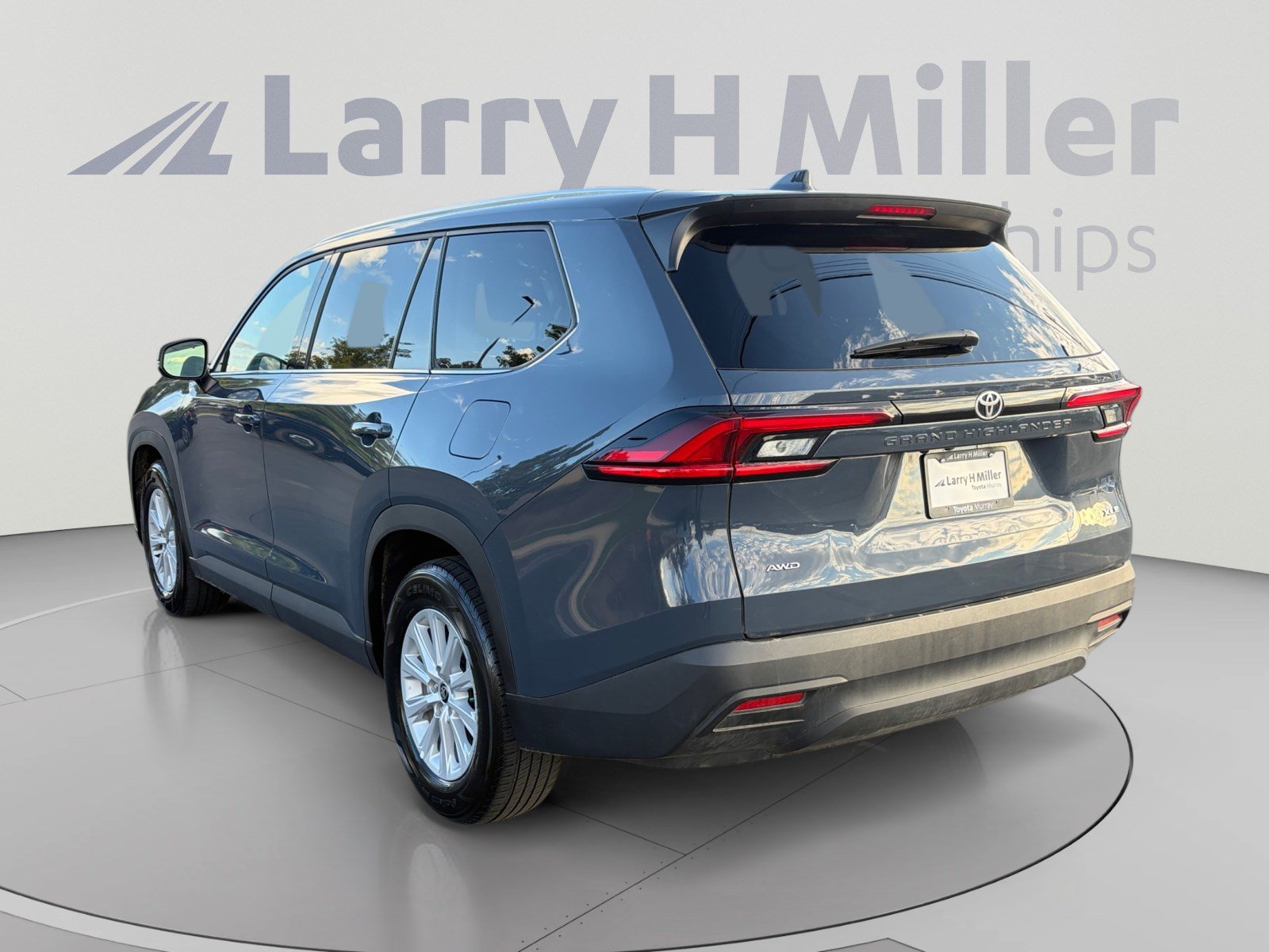 Used 2025 Toyota Grand Highlander AWD image 3
