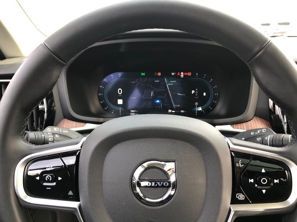 Used 2025 Volvo V60 B5 Cross Country Plus image 19