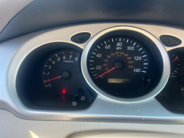 Used 2005 Toyota Highlander 4WD V6 w/ 3rd Row image 8