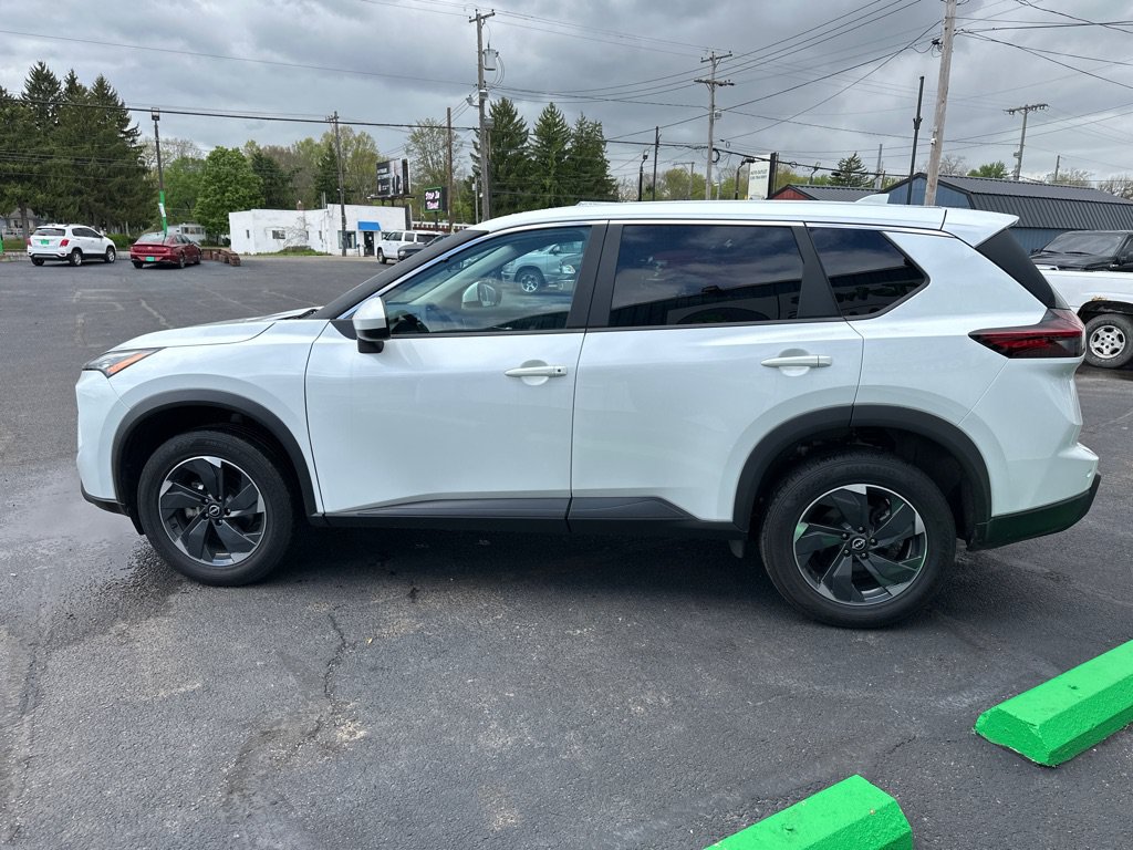 Used 2024 Nissan Rogue SV AWD/4WD image 4