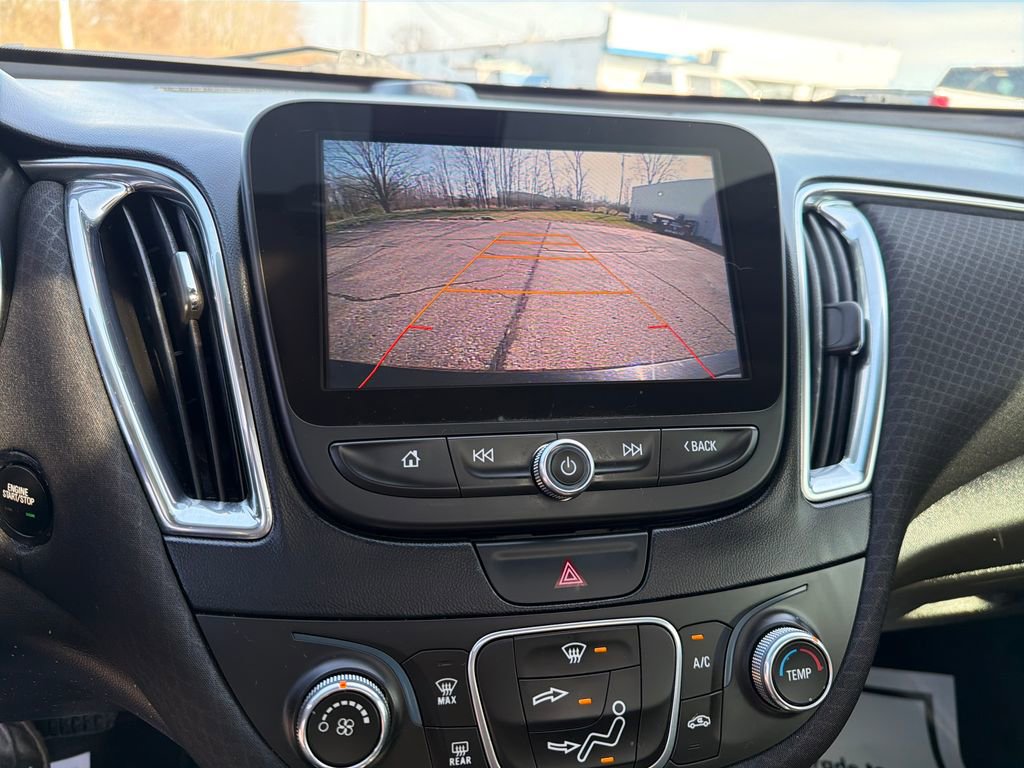 Used 2017 Chevrolet Malibu LT image 25