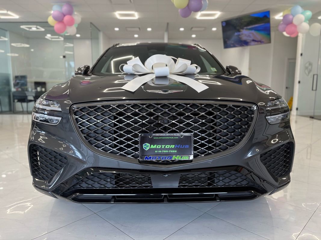 Used 2023 Genesis GV70 2.5T w/ Sport Prestige Package image 2