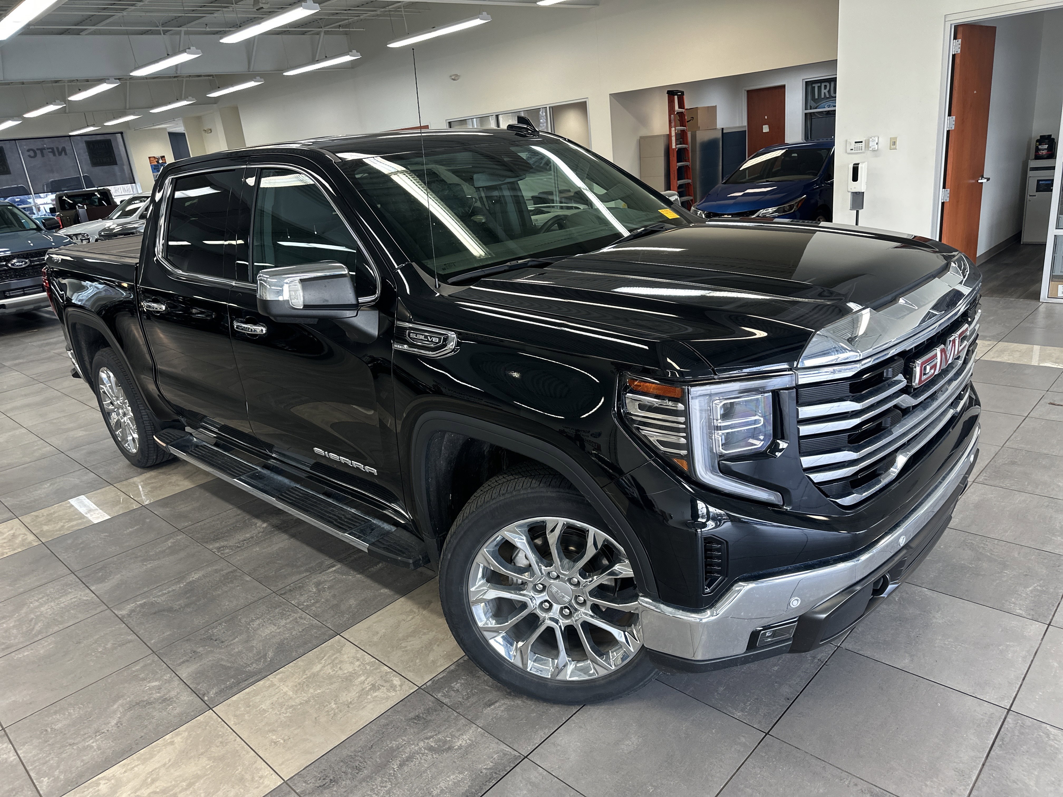 Used 2024 GMC Sierra 1500 SLT w/ SLT Premium Plus Package image 11