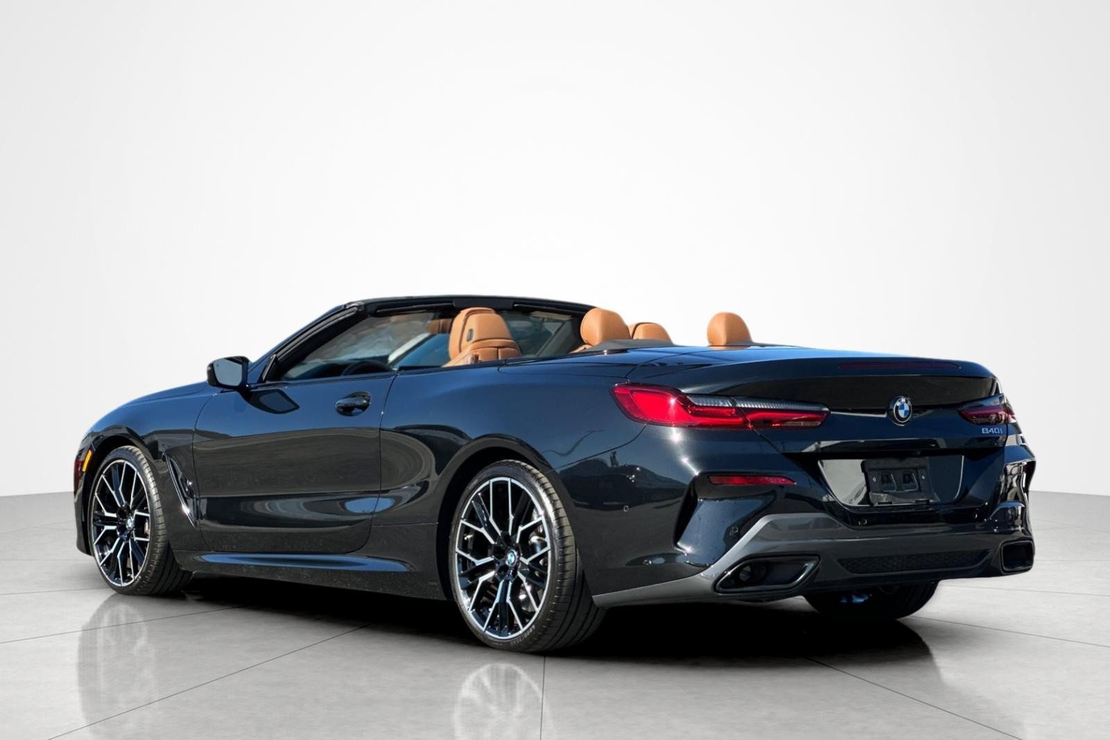 Used 2025 BMW 840i Convertible w/ M Sport Professional Package RWD image 3