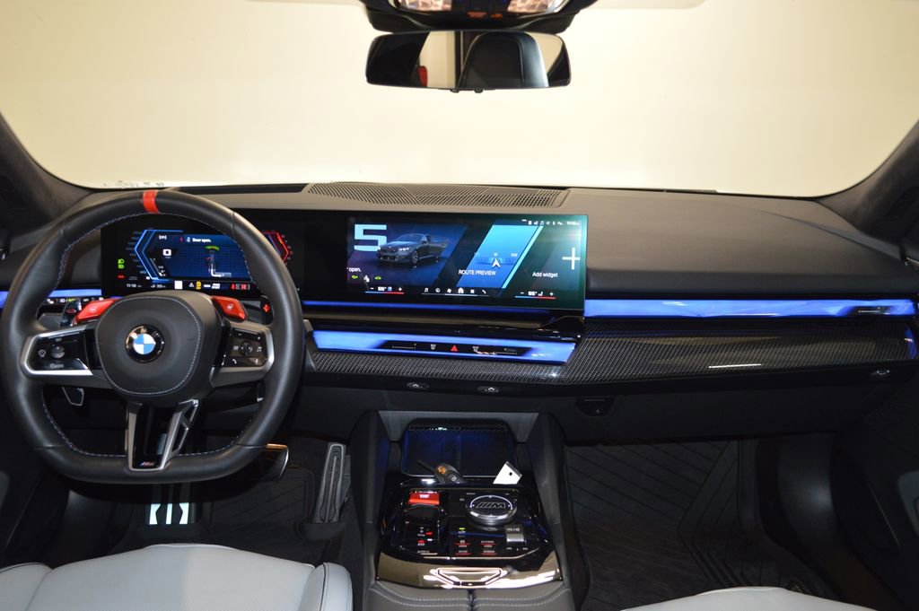 Used 2025 BMW M5 w/ Carbon Package image 39