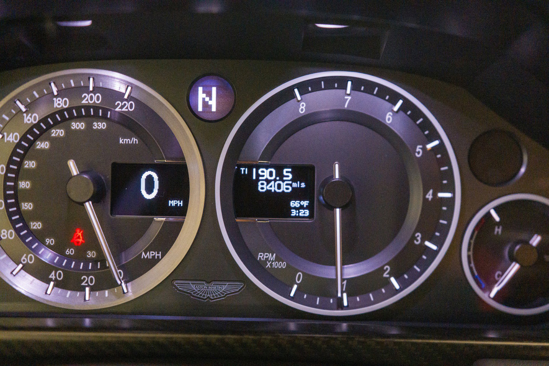 Used 2017 Aston Martin V12 Vantage S image 22