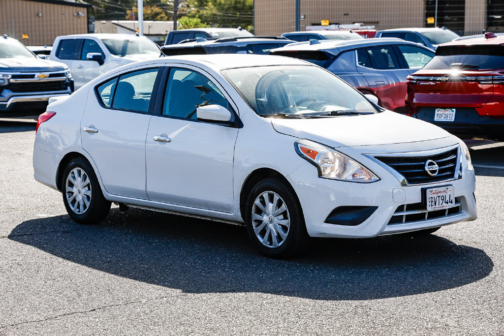 Used 2019 Nissan Versa SV FWD image 5