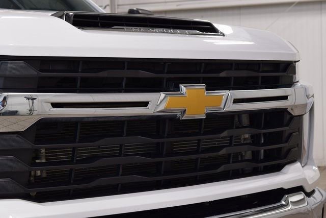 Used 2024 Chevrolet Silverado 3500 LT image 5