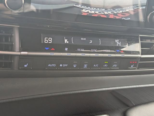 Used 2022 Toyota Sienna XSE image 20