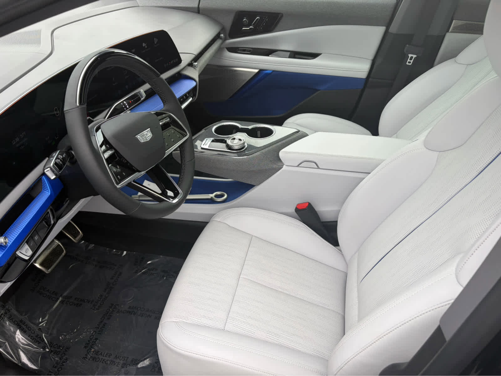 Used 2025 Cadillac Optiq Luxury 2 AWD/4WD image 9