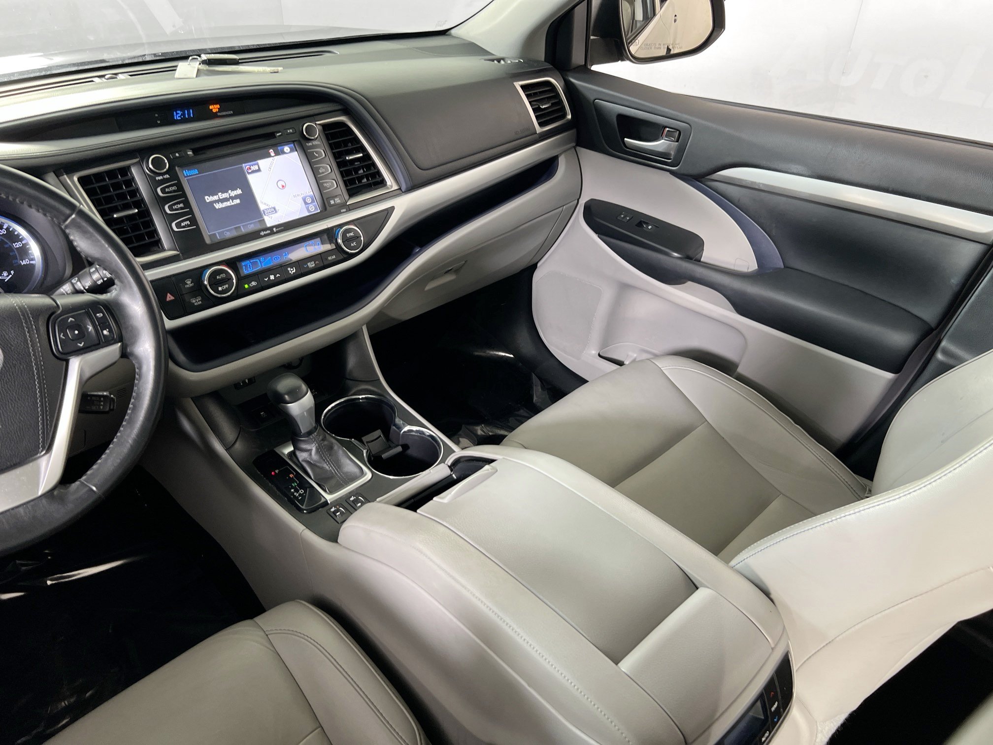 Used 2015 Toyota Highlander XLE AWD/4WD image 24