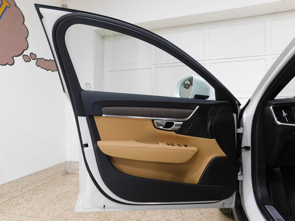 Used 2026 Volvo V90 B6 Cross Country Ultra image 24