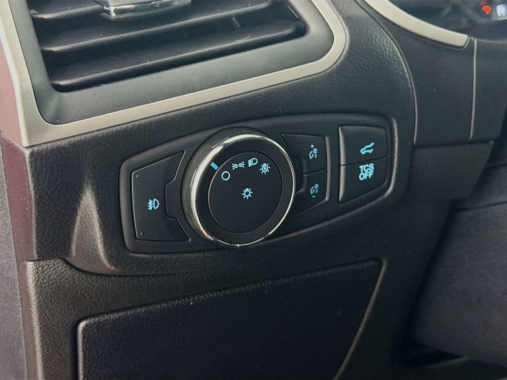 Used 2020 Ford Edge ST-Line w/ Cold Weather Package AWD/4WD image 11