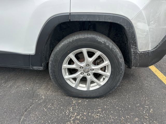 Used 2014 Jeep Cherokee Latitude w/ Cold Weather Group image 17