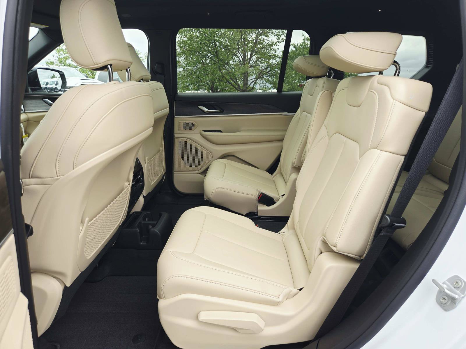 New 2027 Jeep Grand Cherokee L Limited AWD/4WD image 14