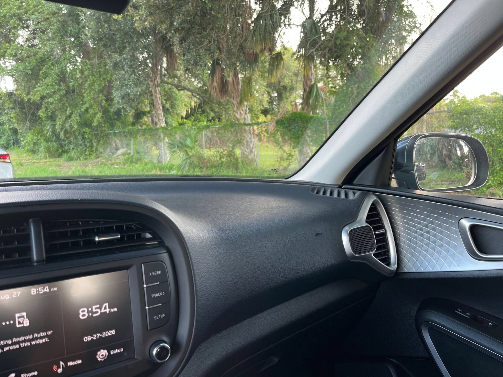 Used 2025 Kia Soul LX w/ LX Technology Package FWD image 32
