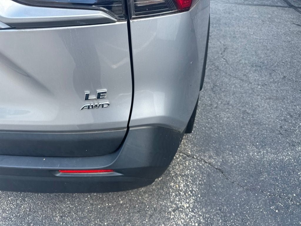 Used 2023 Toyota RAV4 LE AWD/4WD image 7