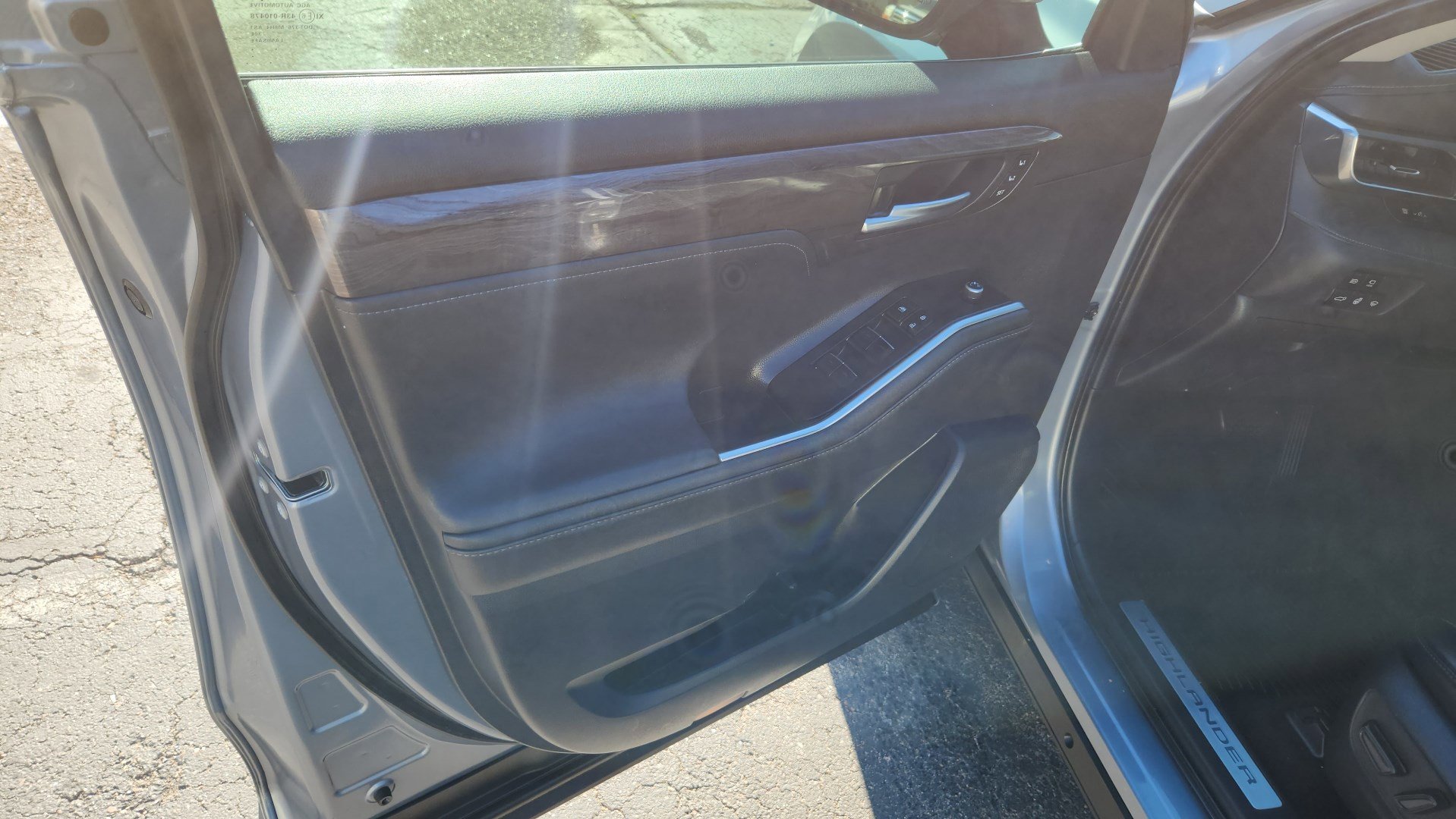 Used 2020 Toyota Highlander Limited image 23