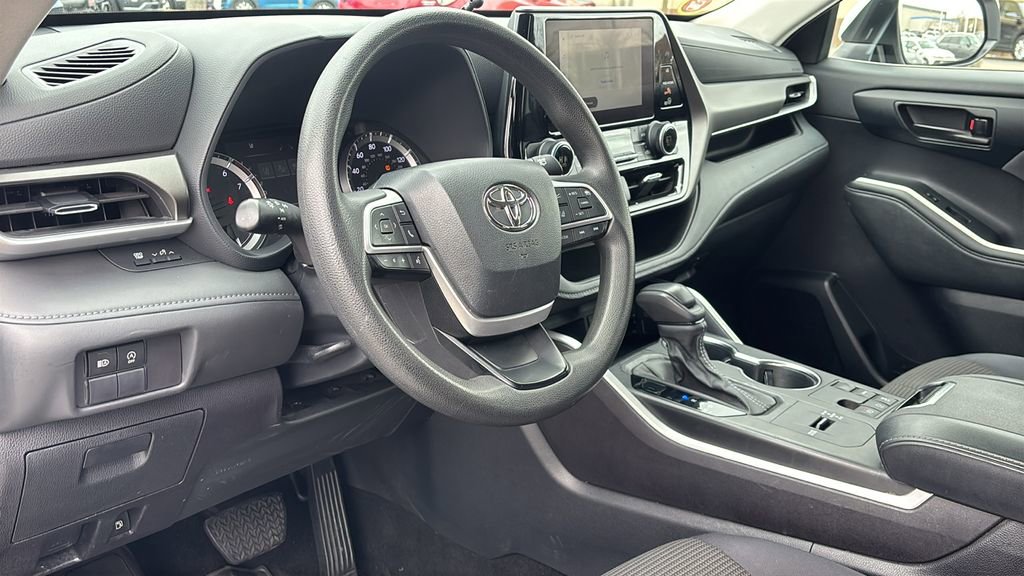 Used 2023 Toyota Highlander L image 26