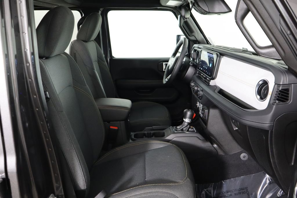 Used 2025 Jeep Wrangler Unlimited Sahara image 19