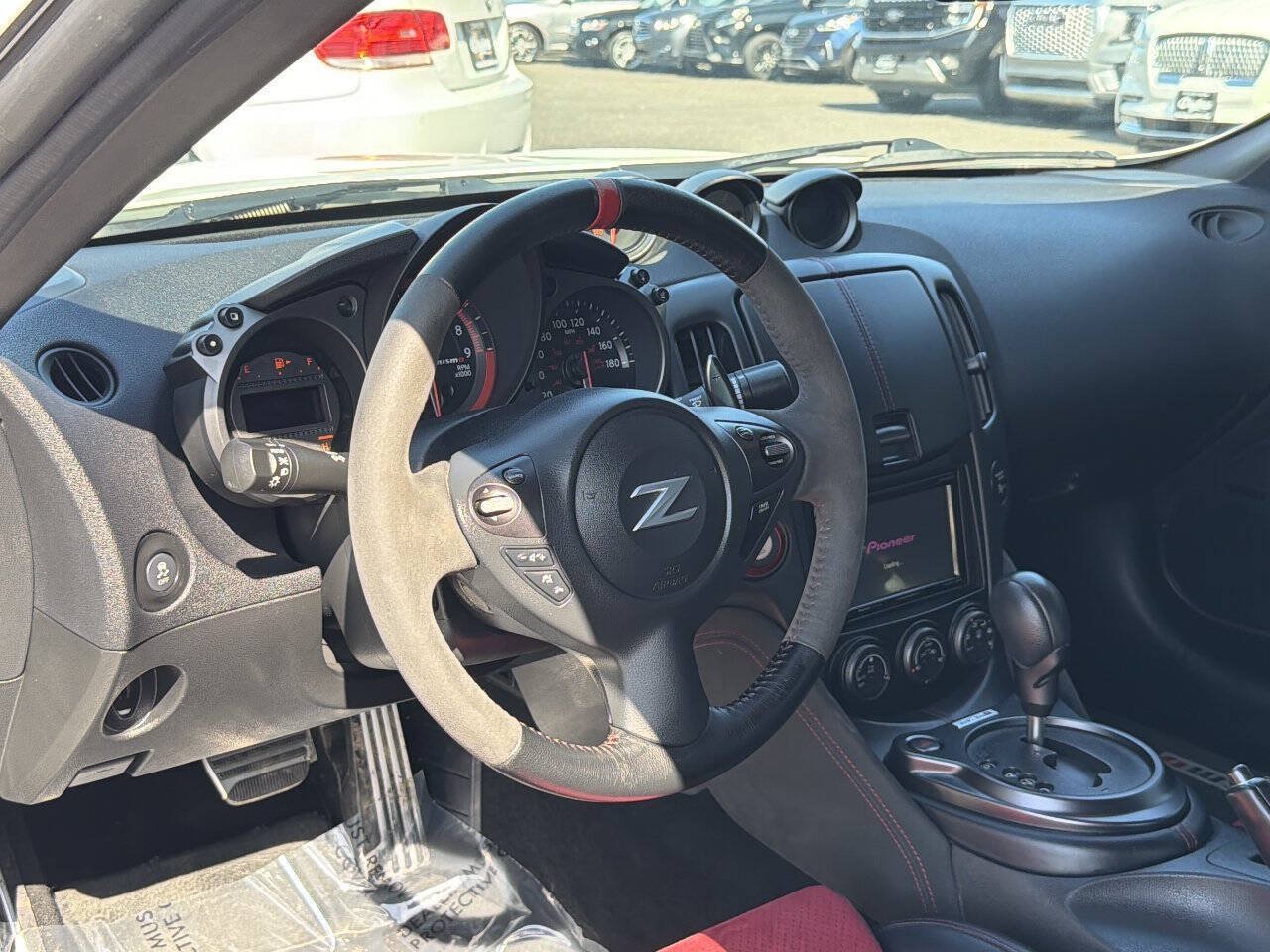 Used 2017 Nissan 370Z NISMO RWD image 30