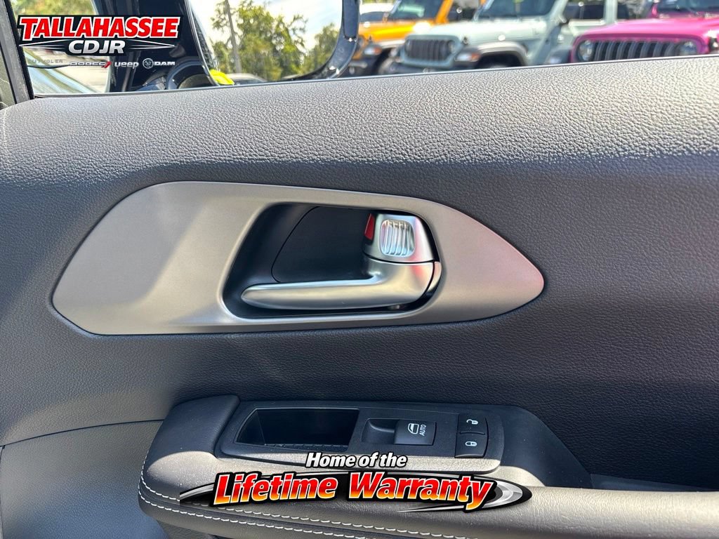 New 2027 Chrysler Pacifica Select FWD image 36