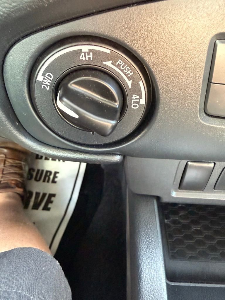 Used 2022 Nissan Frontier SV image 24