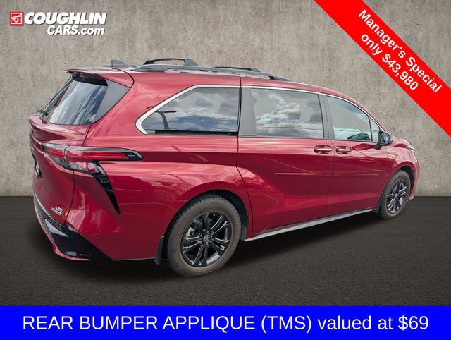 Used 2024 Toyota Sienna XSE AWD/4WD image 9