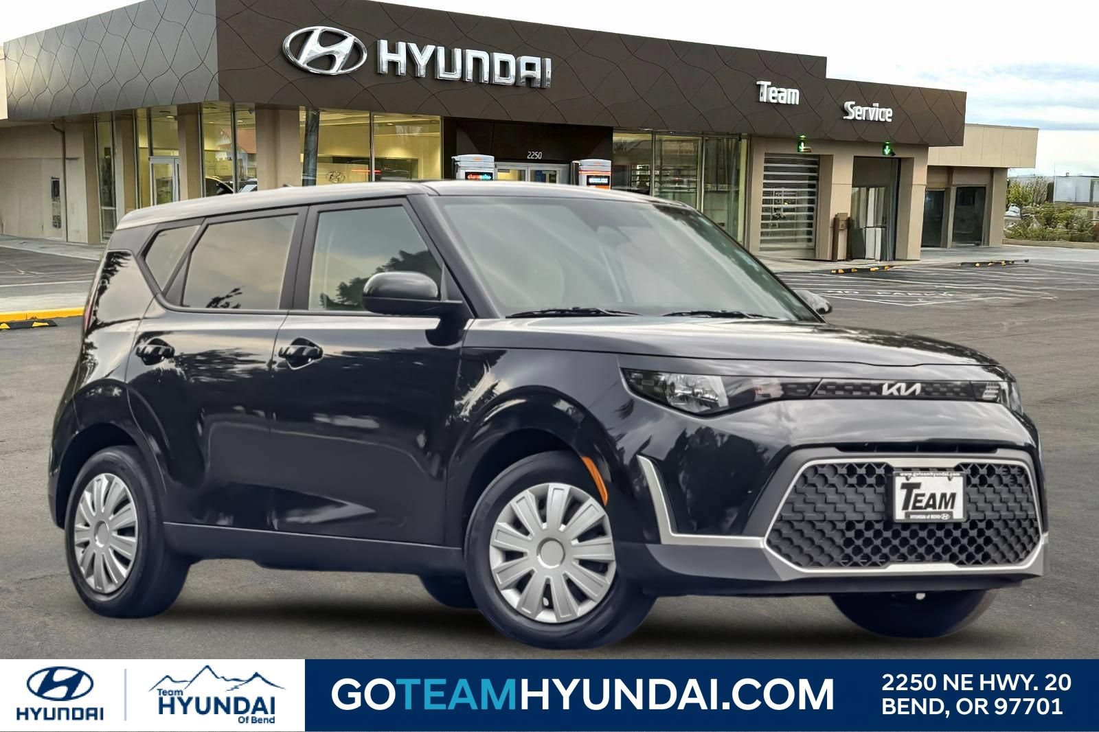 Used 2023 Kia Soul LX FWD image 1