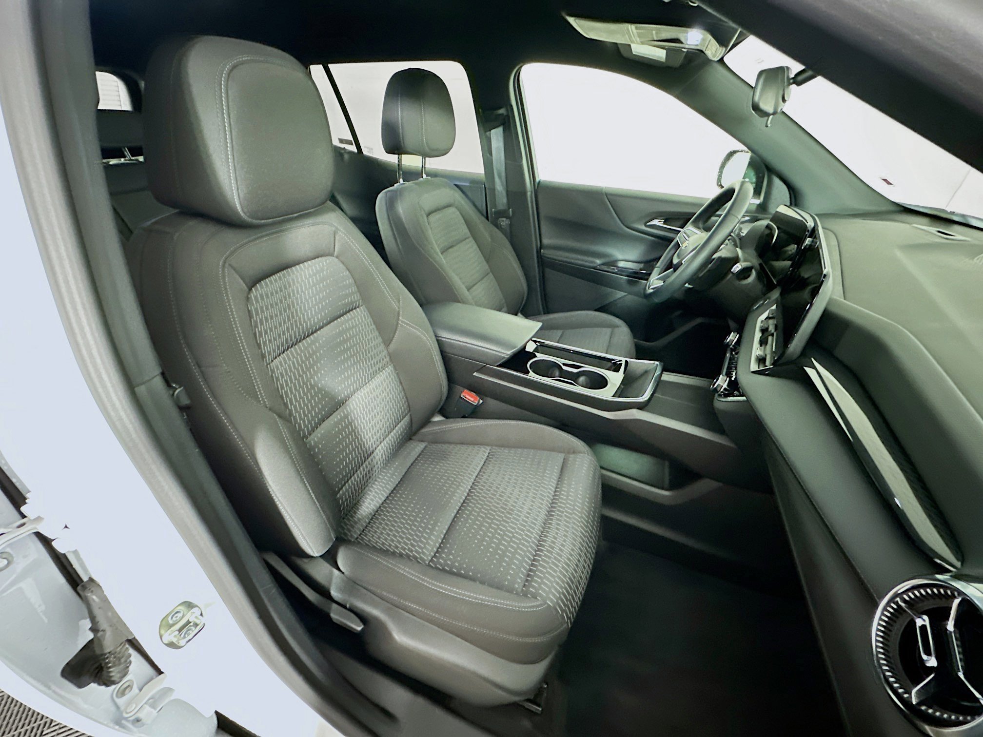 Used 2025 Chevrolet Equinox LT image 30