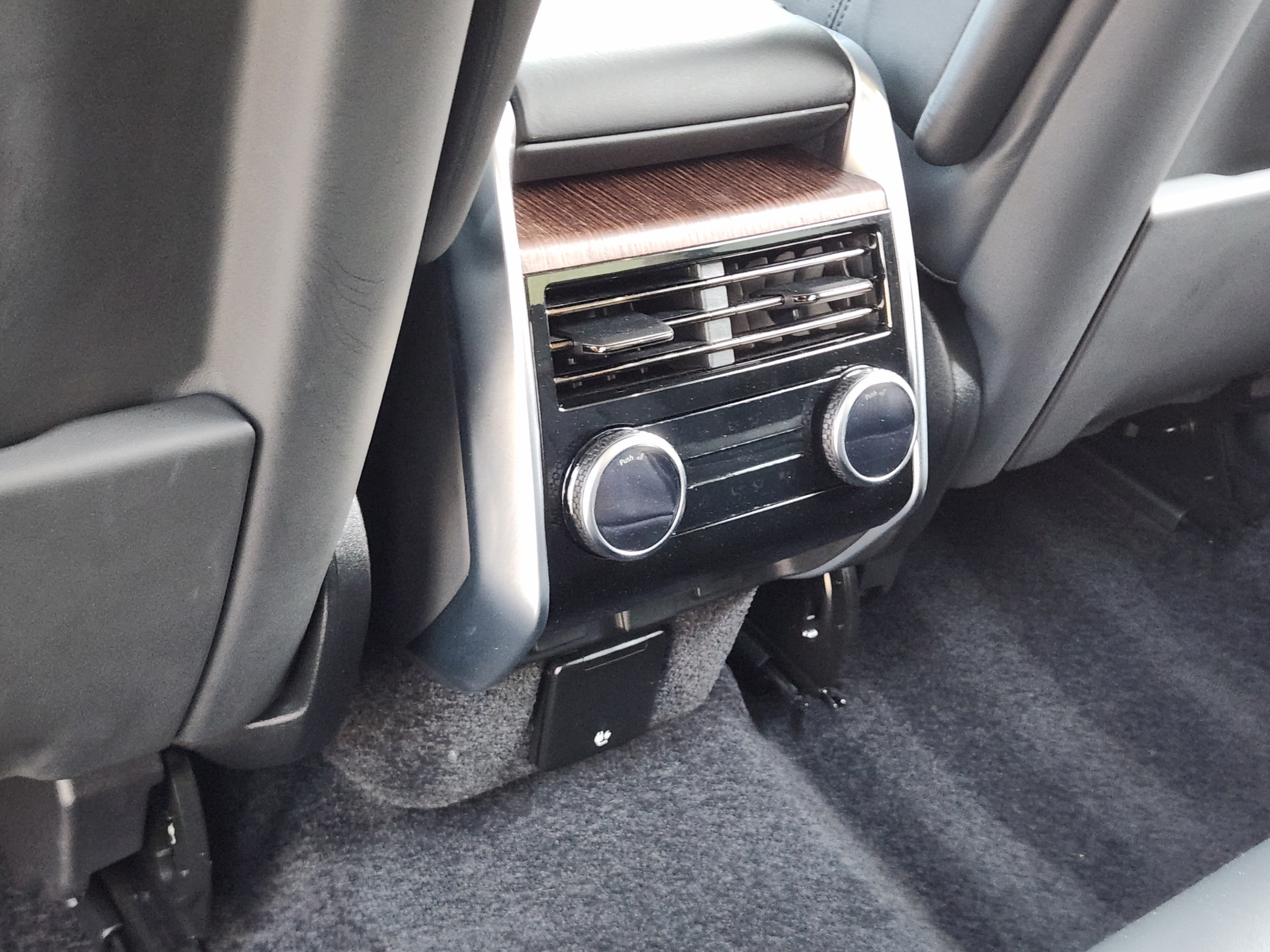 Certified 2023 Land Rover Range Rover SE AWD/4WD image 27