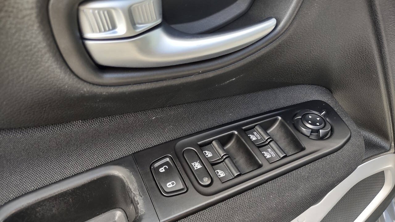 Used 2020 Jeep Renegade Sport w/ Sport Appearance Group FWD image 12
