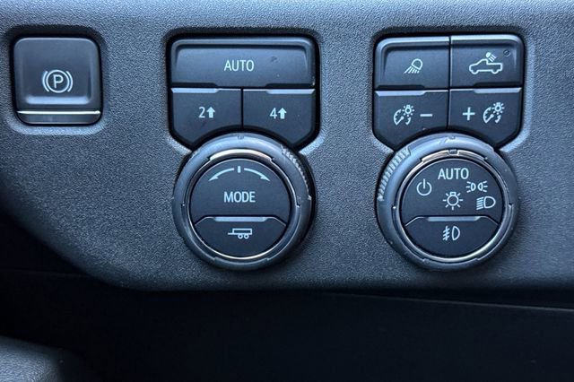 Used 2023 Chevrolet Silverado 1500 LTZ AWD/4WD image 43