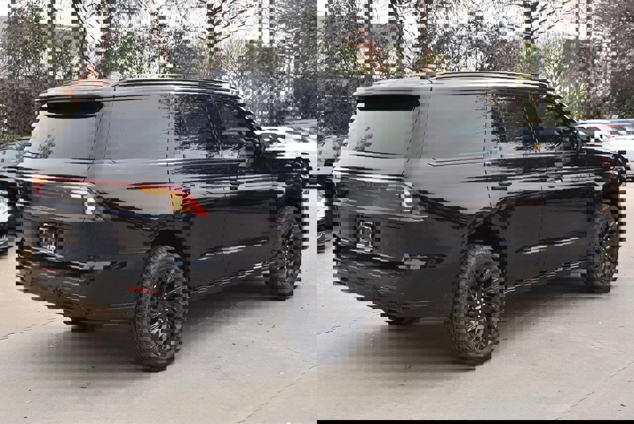 New 2025 Lincoln Navigator Reserve w/ Jet Appearance Package image 13