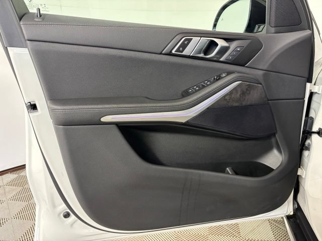 Used 2022 BMW X5 xDrive40i w/ Climate Comfort Package AWD/4WD image 10