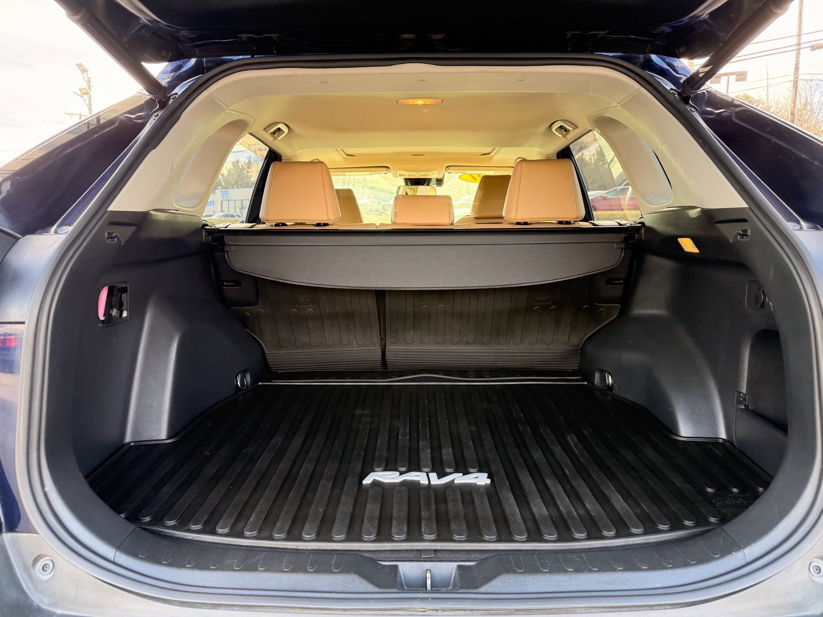 Used 2021 Toyota RAV4 XLE Premium image 25