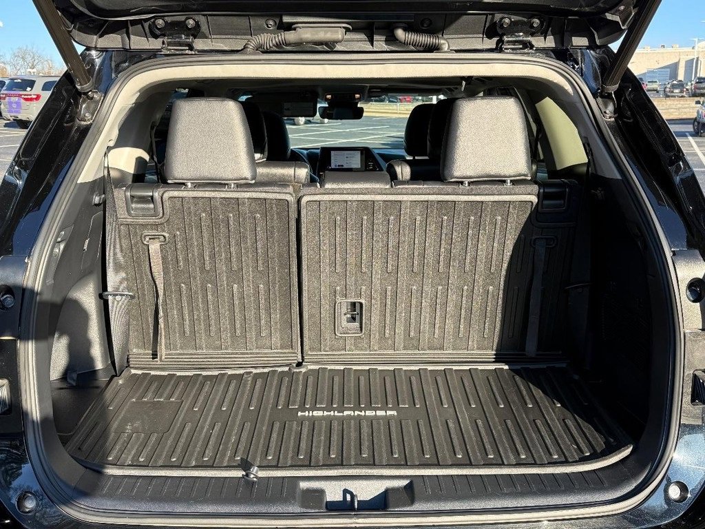 Certified 2023 Toyota Highlander XLE image 4