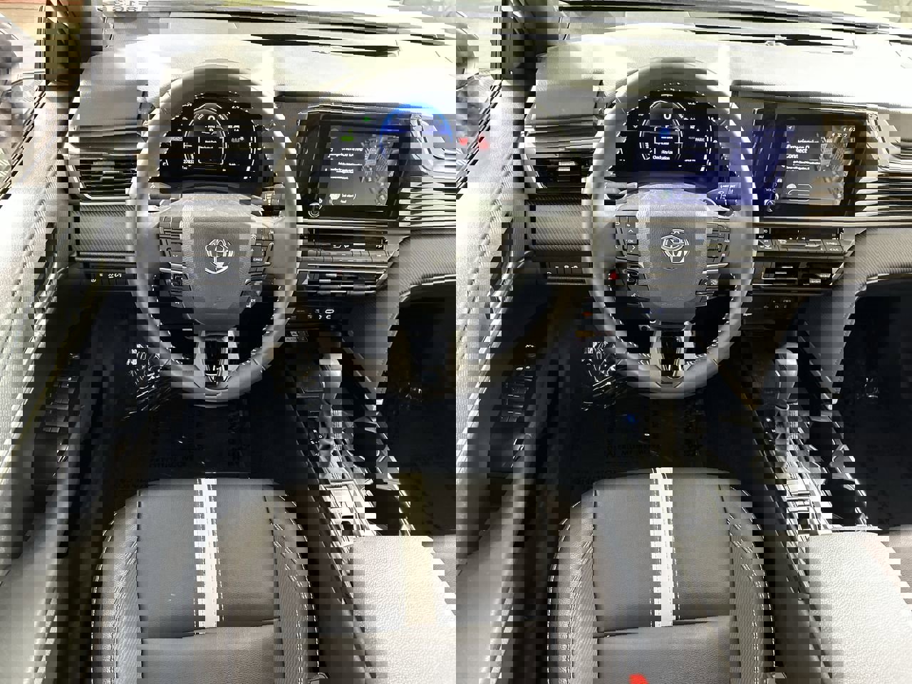 Used 2025 Toyota Camry SE image 21