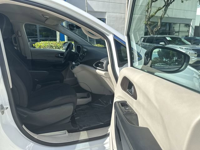 Used 2023 Chrysler Voyager LX FWD image 29