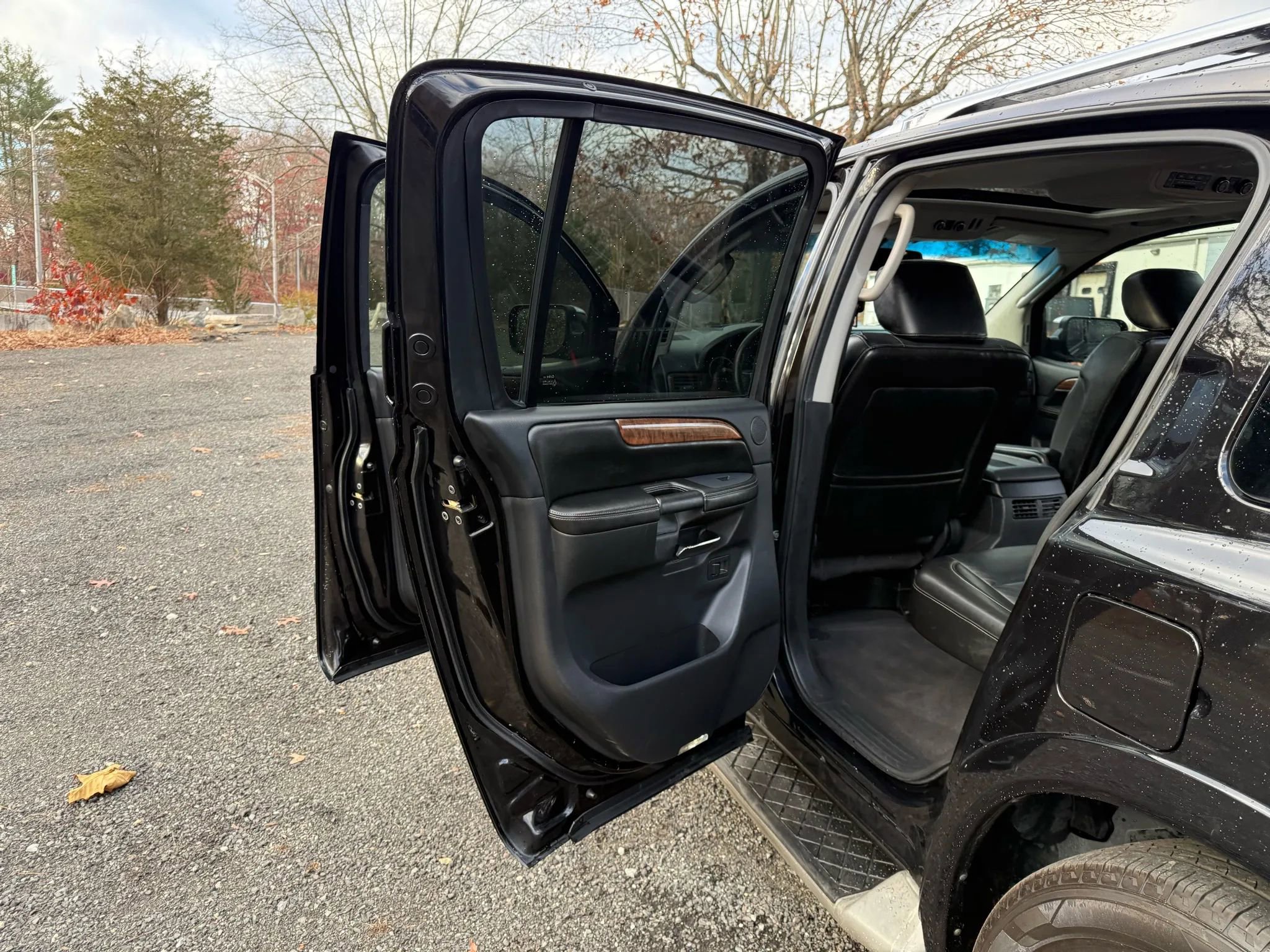 Used 2010 Nissan Armada Platinum w/ Captain Seat Pkg image 27