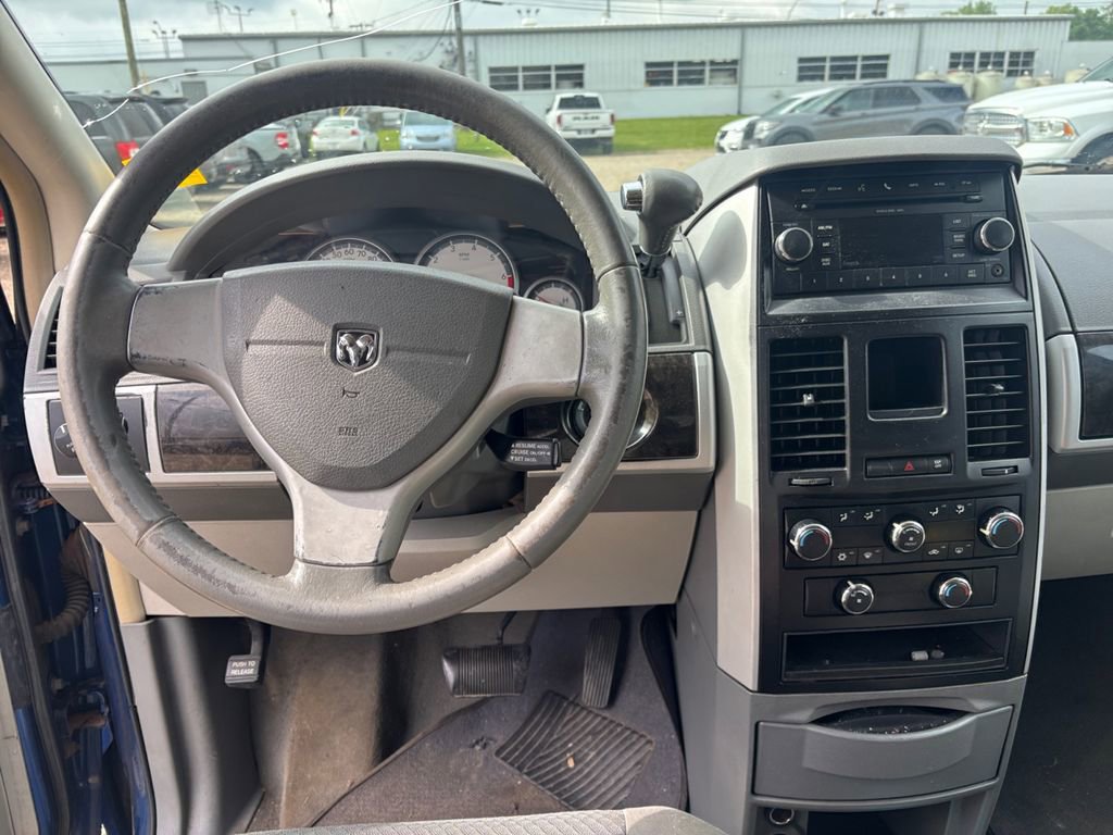 Used 2010 Dodge Grand Caravan SXT FWD image 29
