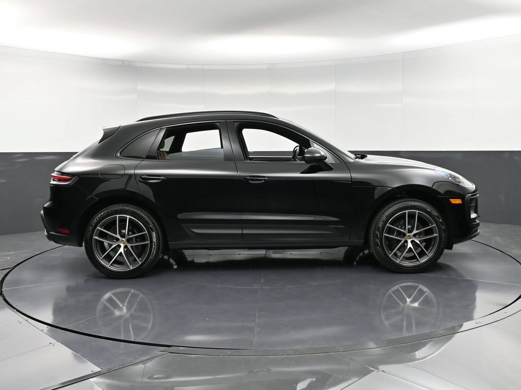 Certified 2026 Porsche Macan AWD/4WD image 9