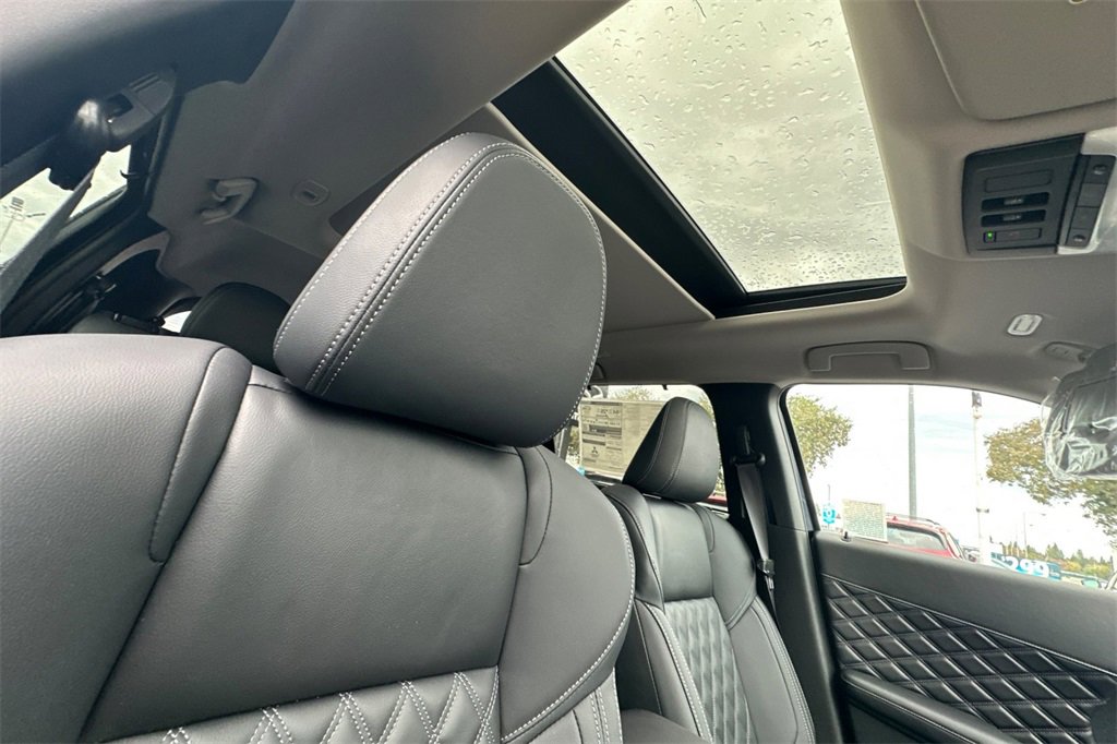 New 2025 Mitsubishi Outlander SEL image 18