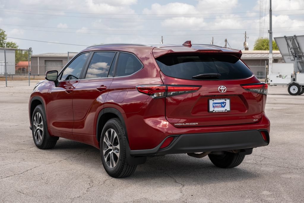 Used 2023 Toyota Highlander XLE FWD image 6