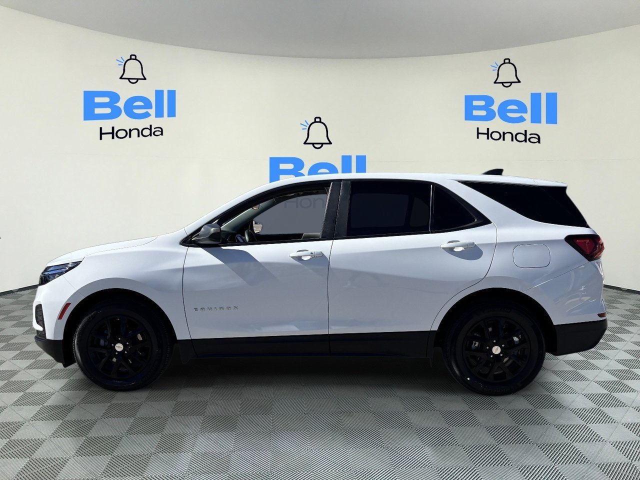 Used 2024 Chevrolet Equinox LS FWD image 2