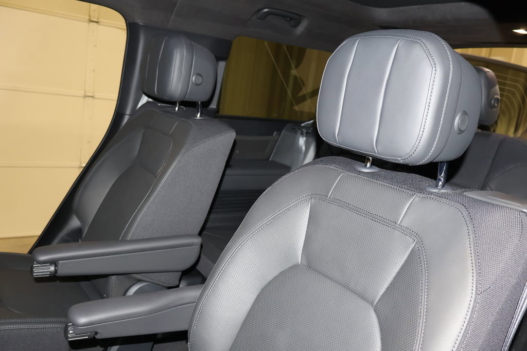 Used 2025 Land Rover Defender 130 V8 image 45